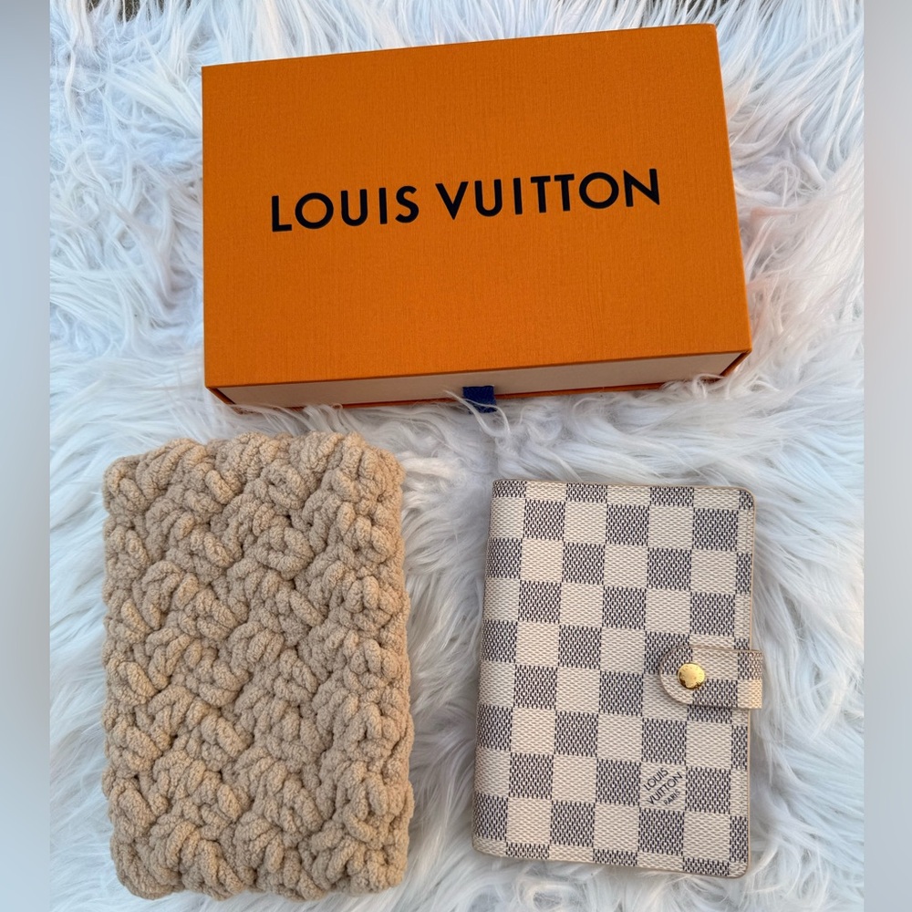 LOUIE VUITTON Small Ring Agenda Cover (Pocket size paper)
Damier Azur Canvas
